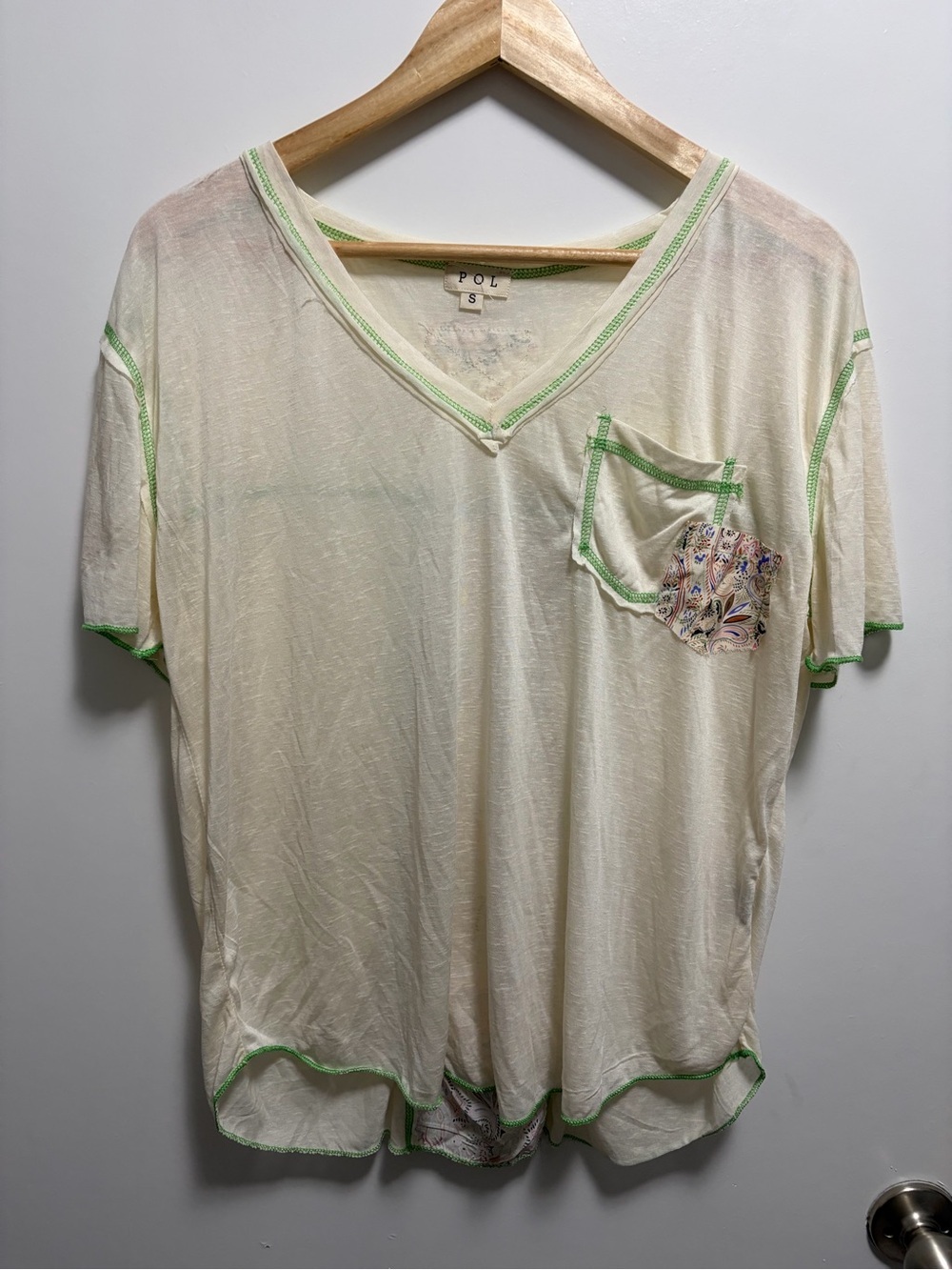 POL Double Patch Pocket V-Neck Tee in Cream Women’s Size Small